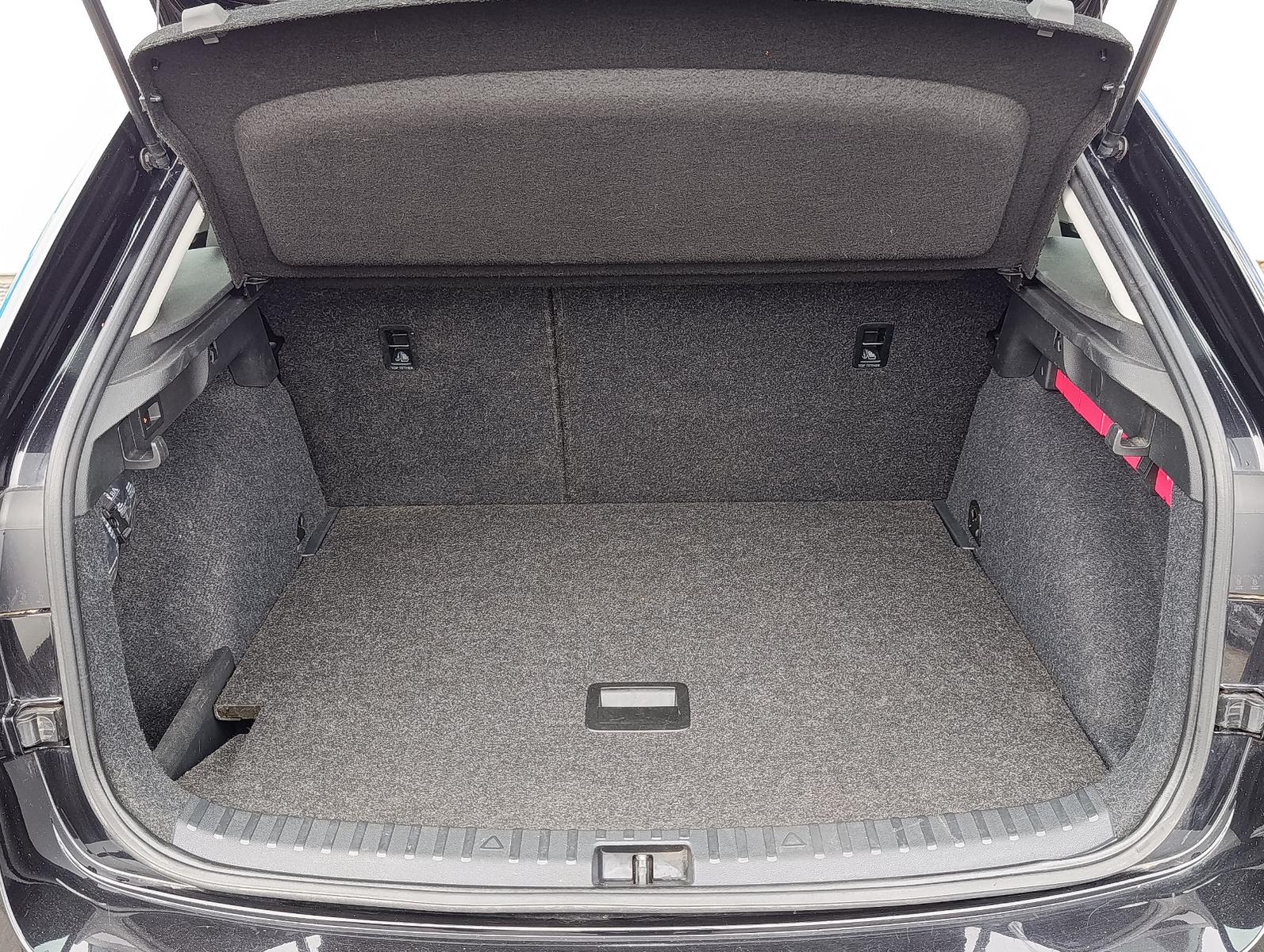 Skoda Scala Active Car Play Tempomat SHZ PDC AHK
