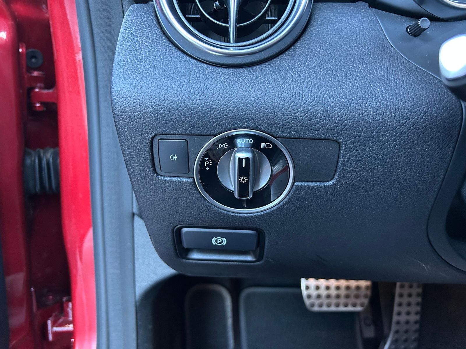 Fahrzeugabbildung Mercedes-Benz SLC 300 Roadster AMG Line KLIMA LED NAVI