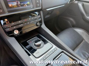 Jaguar F-Pace - 8
