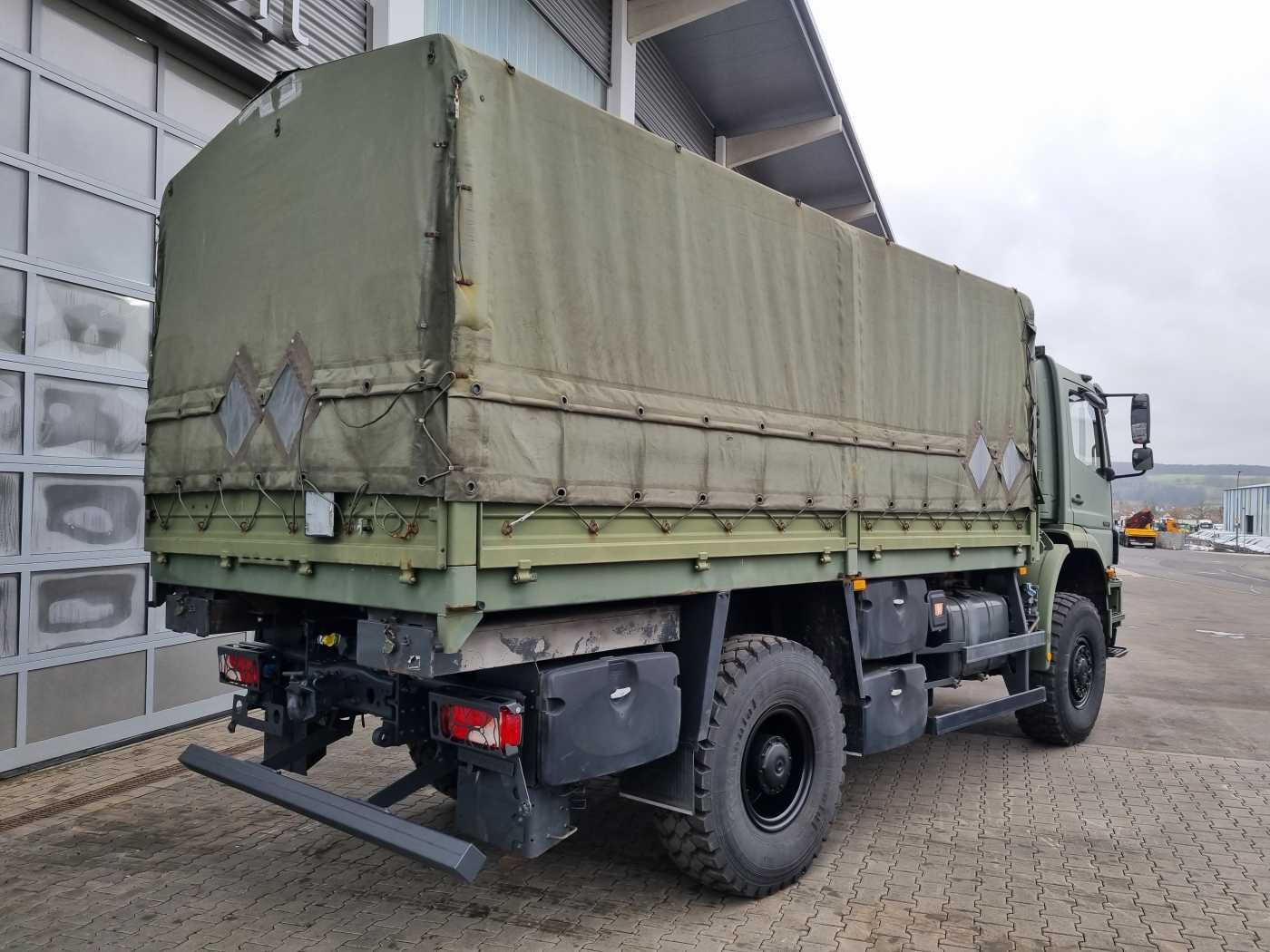 Fahrzeugabbildung Mercedes-Benz Axor 1829 A 4x4 Pritsche/Plane 10 Stück