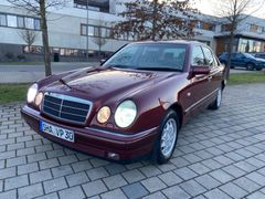Mercedes-Benz E 240