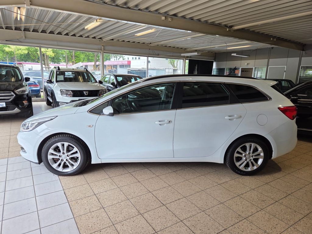 Kia cee'd Sporty Wagon cee'd Sportswagon FIFA World Cup Edition – Ansicht 4