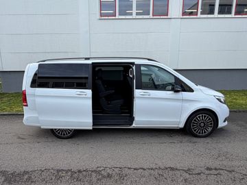Mercedes V 220 - 9