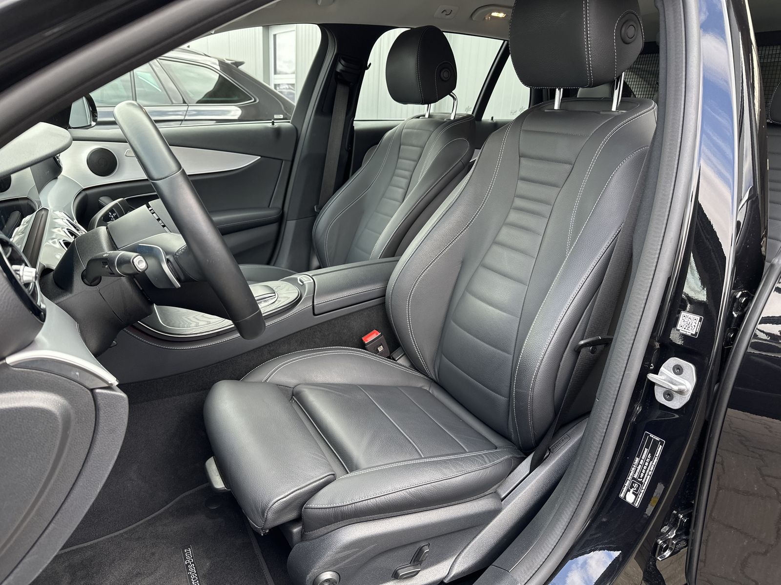 Fahrzeugabbildung Mercedes-Benz E 300d T 4M Avantgarde NAV+LED+360°+WIDE+HUD+1HD