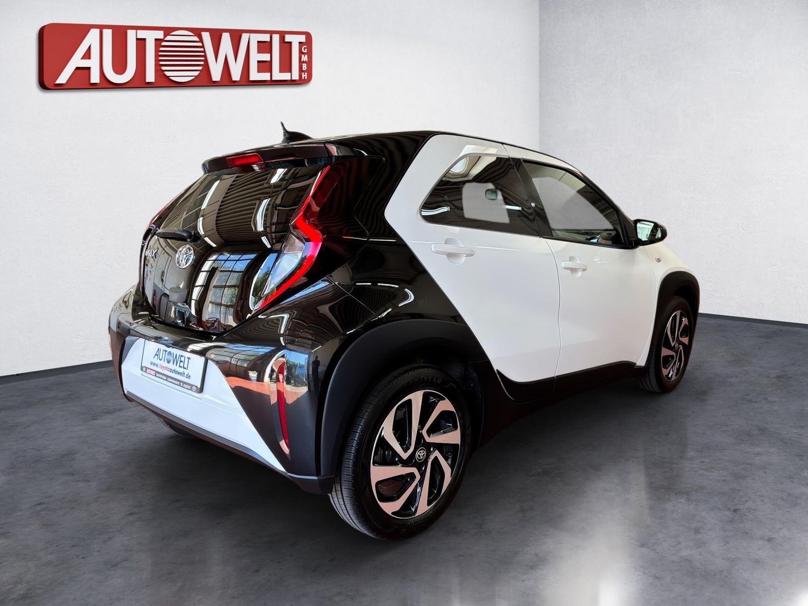 Fahrzeugabbildung Toyota Aygo X 1.0 Black&White SHZ,Winterräder,ACC,PDC