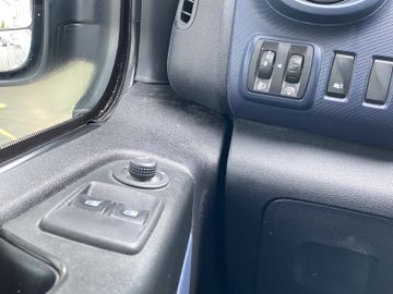 Bild 12 Opel VIVARO KASTEN L2H1 AHK KLIMA 3-SITZER TEMPOMAT