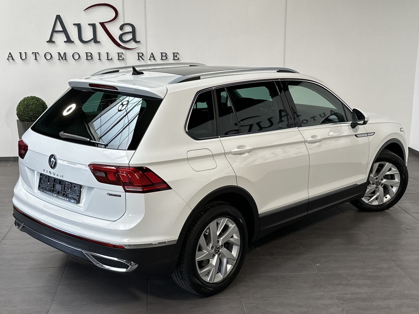 Fahrzeugabbildung Volkswagen Tiguan 2.0 TDI 4M DSG Elegance NAV+LED+AHK+PANO