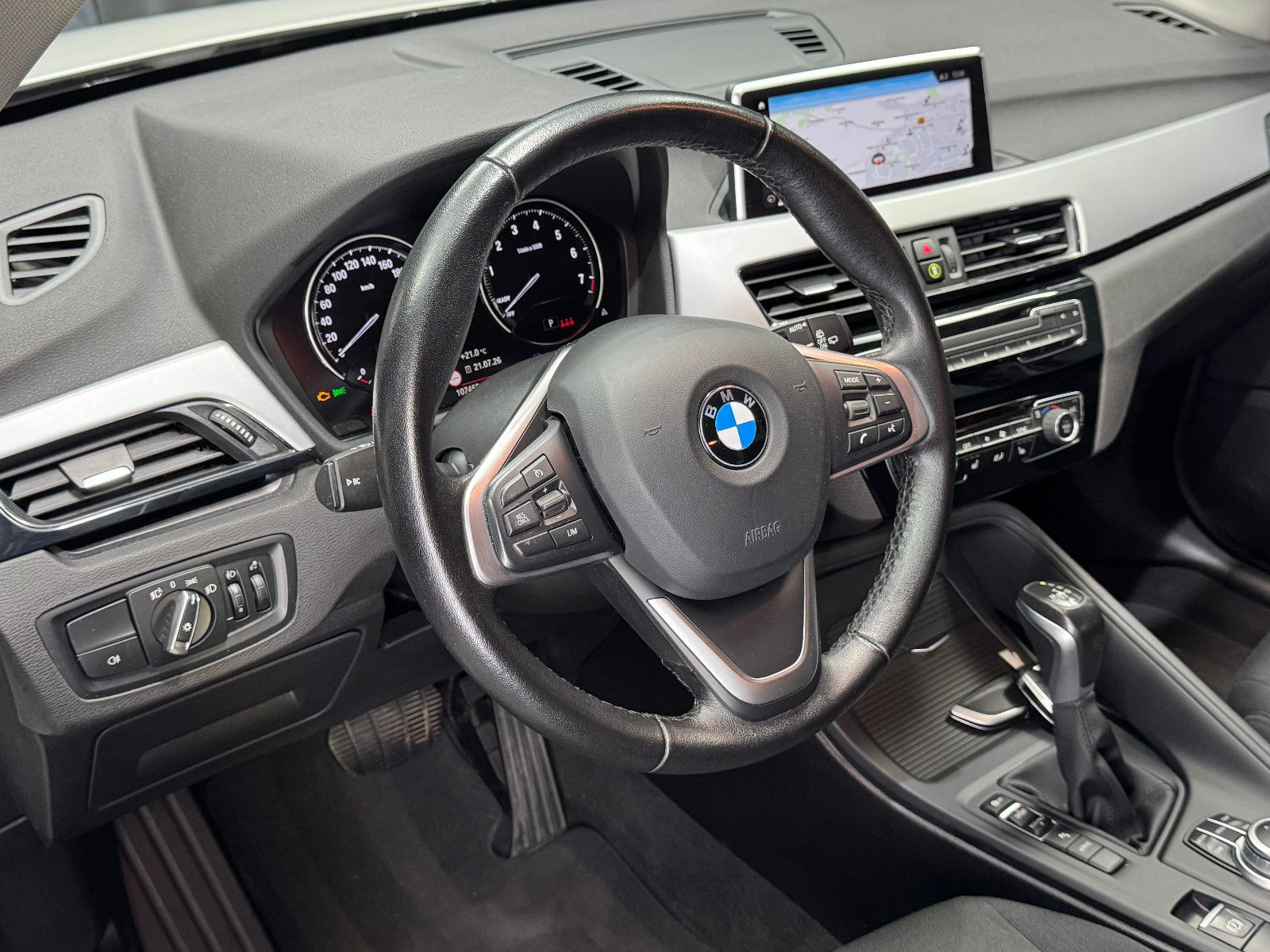 Fahrzeugabbildung BMW X1 xDrive 25e Advantage |AHK|PANO|AUTOMATIK|LED