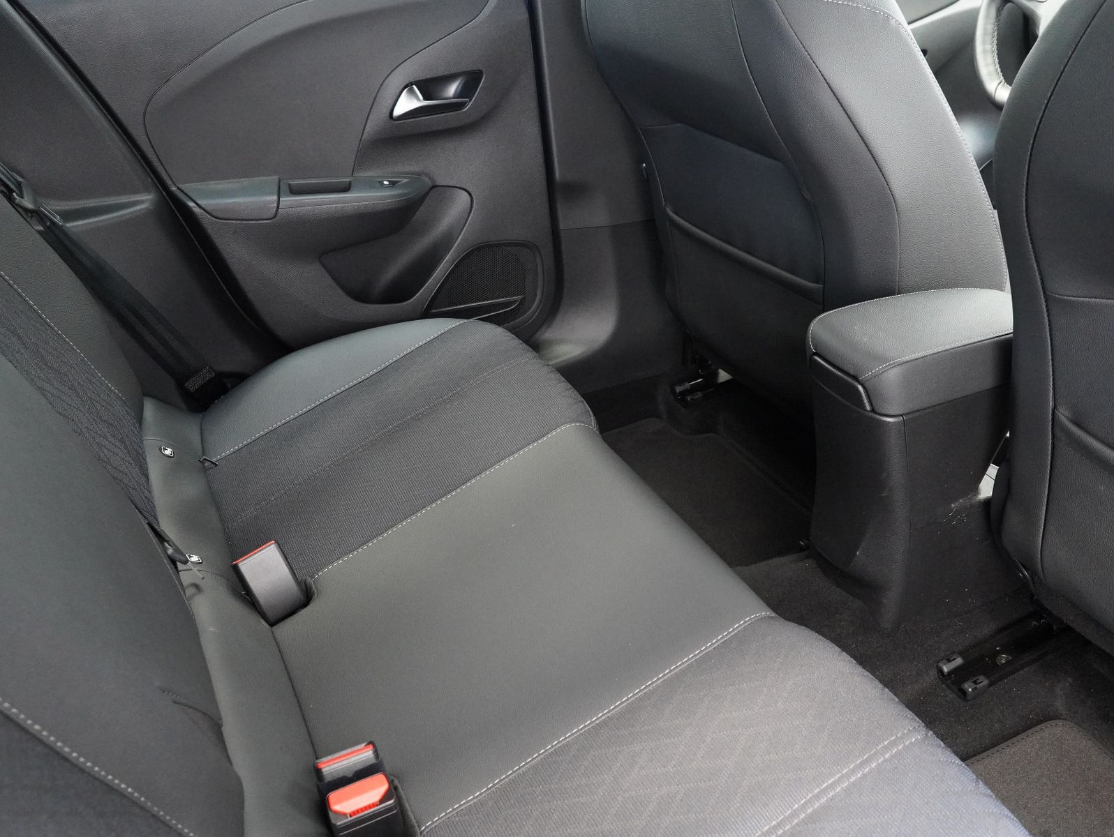 Fahrzeugabbildung Opel Corsa F e Elegance LED/CARPLAY/DAB/11KW