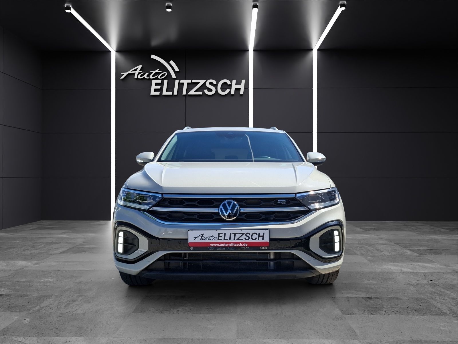 Fahrzeugabbildung Volkswagen T-Roc TSI R-Line Matrix Navi AID Park-Assist SH