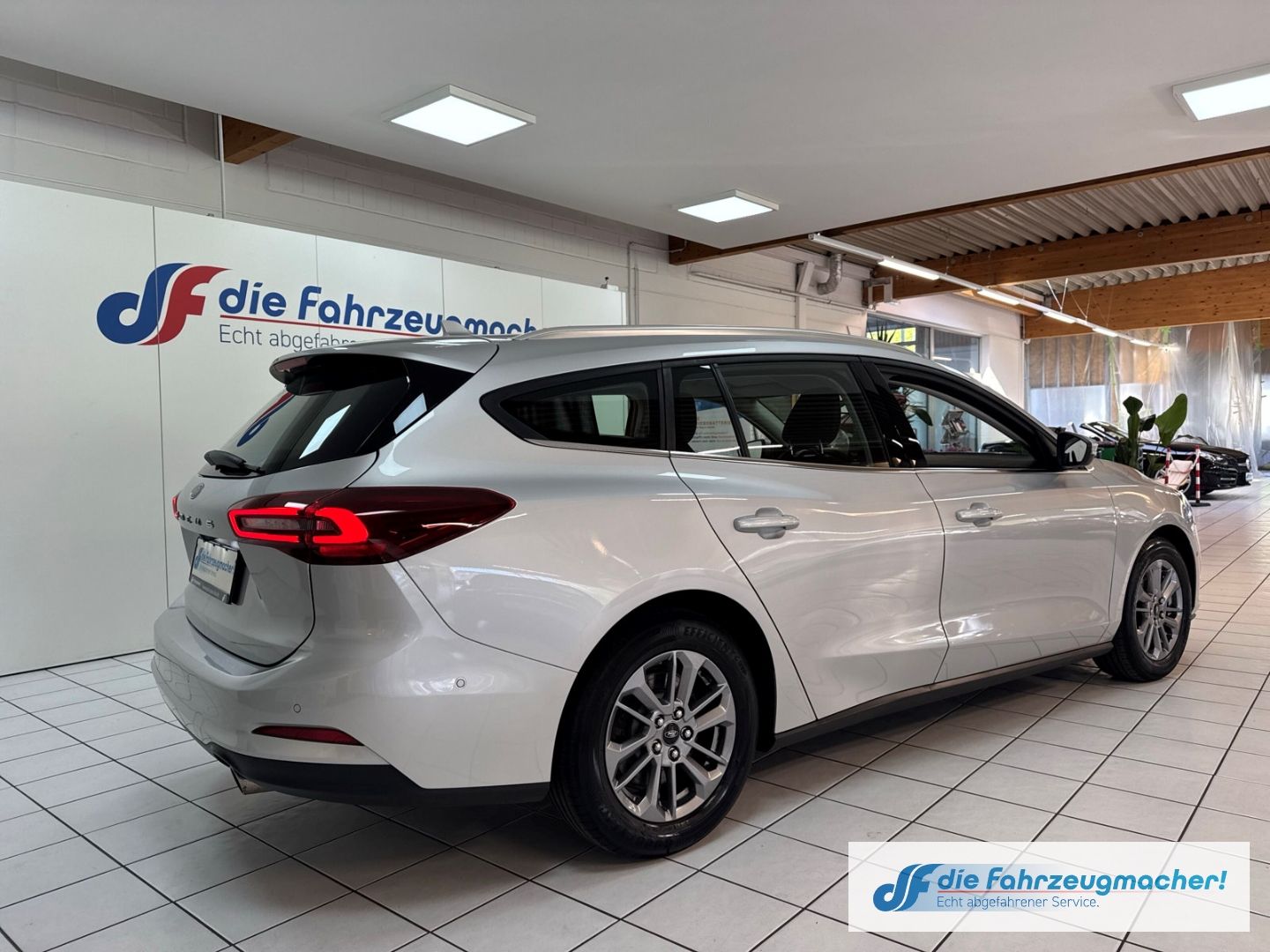 Fahrzeugabbildung Ford Focus Turnier Titanium Navi LED ACC El. Heckklap