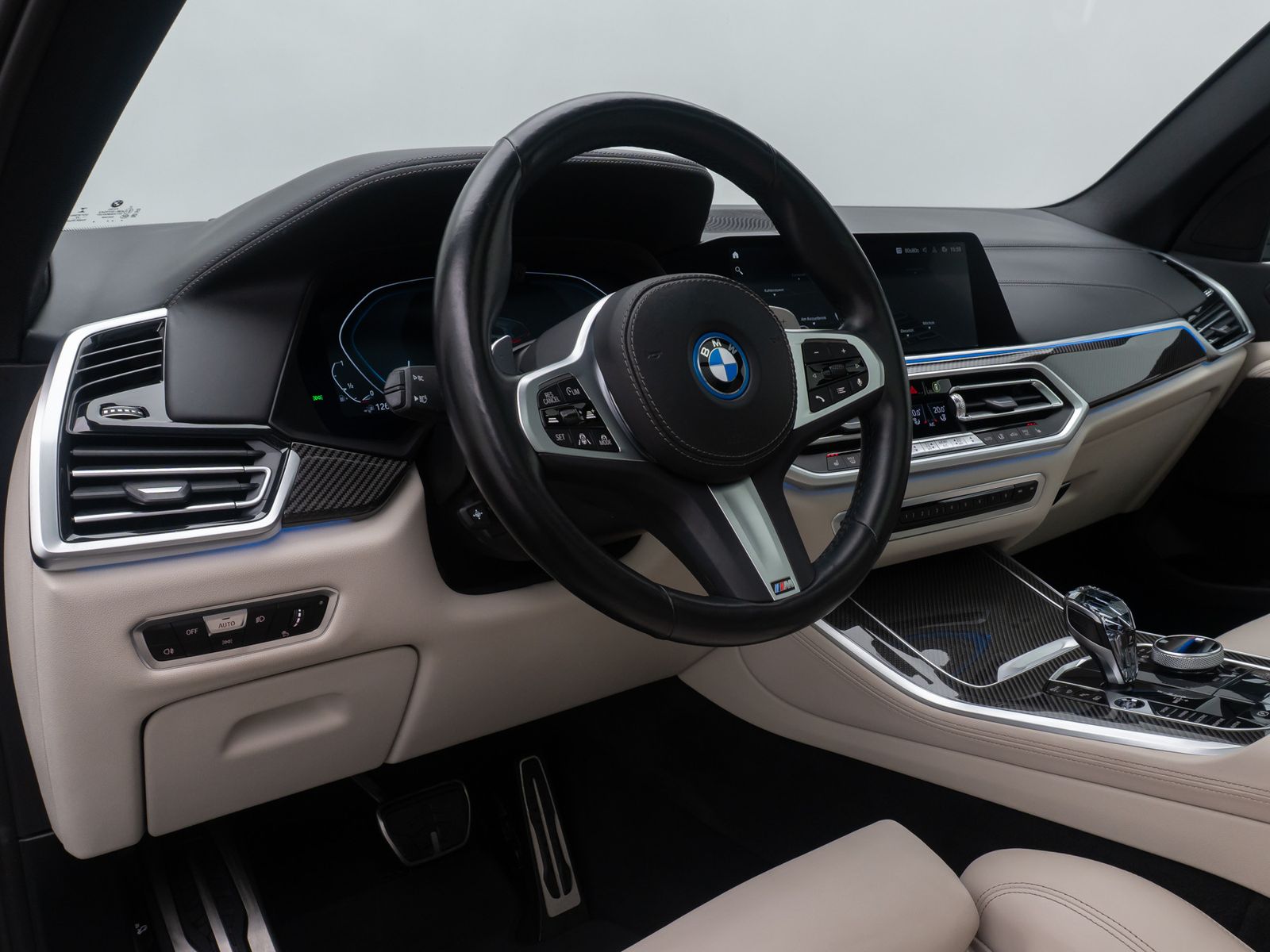 Fahrzeugabbildung BMW X5 xD45e M Sport Panorama DAB DispKey 360°22Zoll