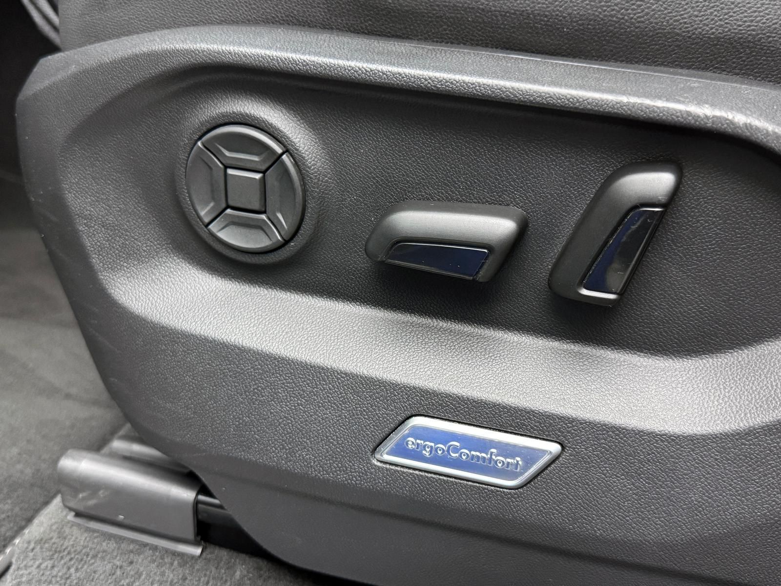 Fahrzeugabbildung Volkswagen 3.0 TDI*R-LINE*IQ*ALLRADLENK*DYNAUDIO*STANDHZ*AH