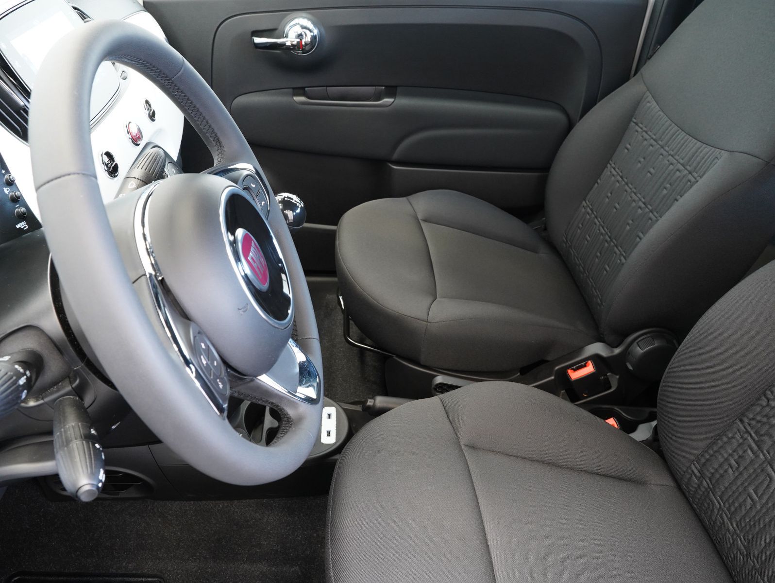 Fahrzeugabbildung Fiat 500 1.0 Mild Hybrid KOMFORT/TECH/NAVI/CARPLAY