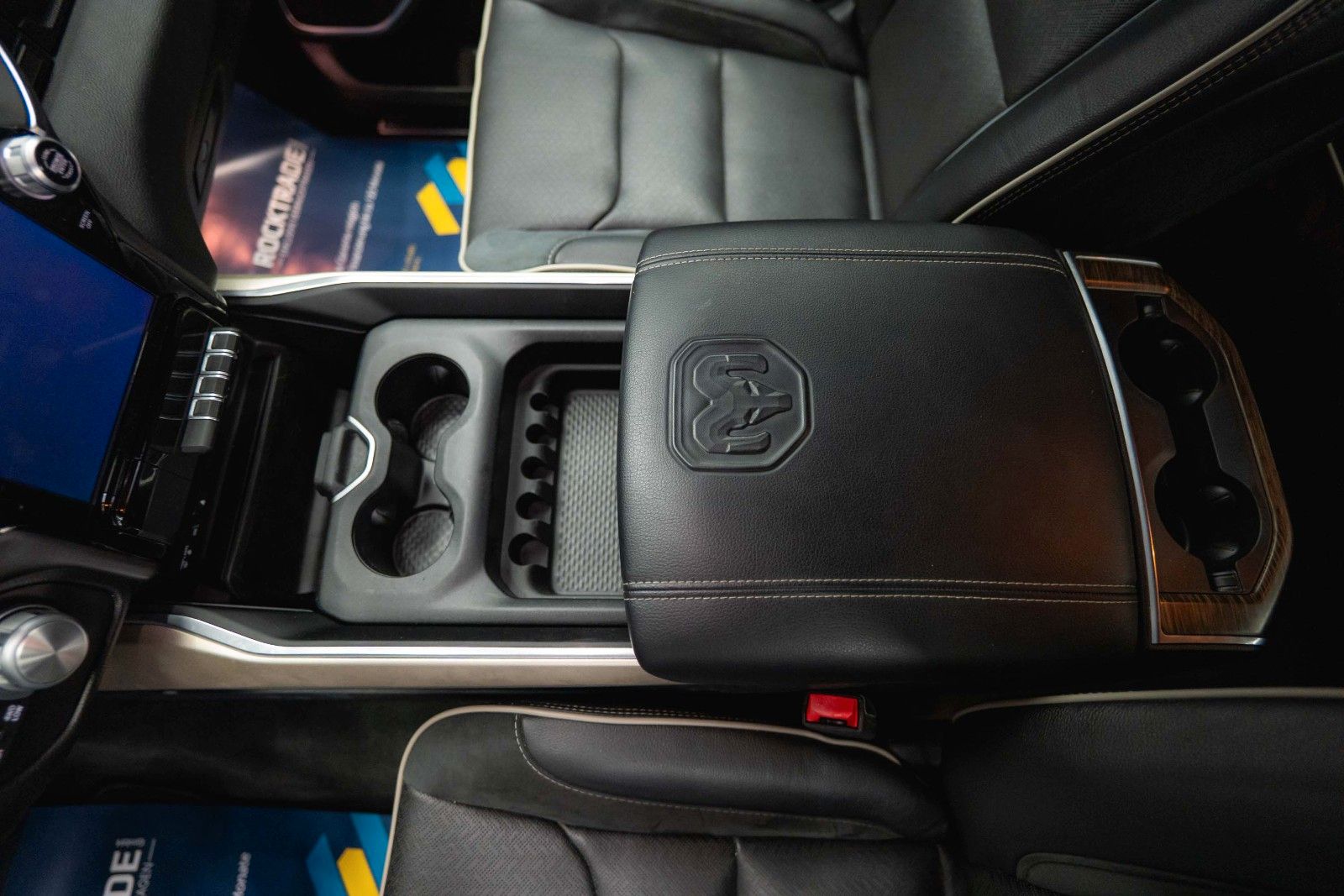 Fahrzeugabbildung Dodge RAM 5.7 V8 HEMI 4x4 NIGHT LARAMIE *RAM BOX*LED*