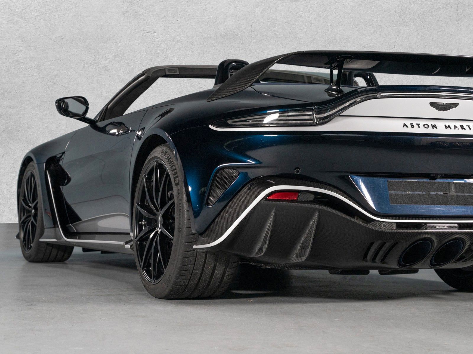 Aston Martin V12 Vantage - Bild 15