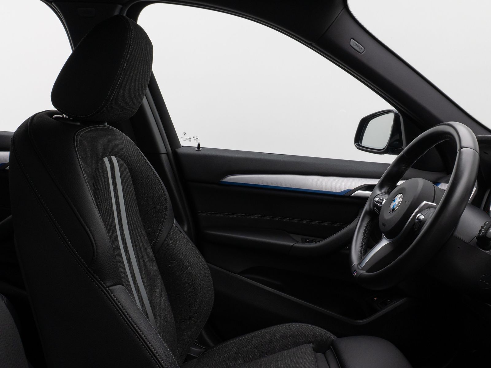 Fahrzeugabbildung BMW X1 xD25e M Sport Kamera HUD DAB HiFi Alarm 19Zol