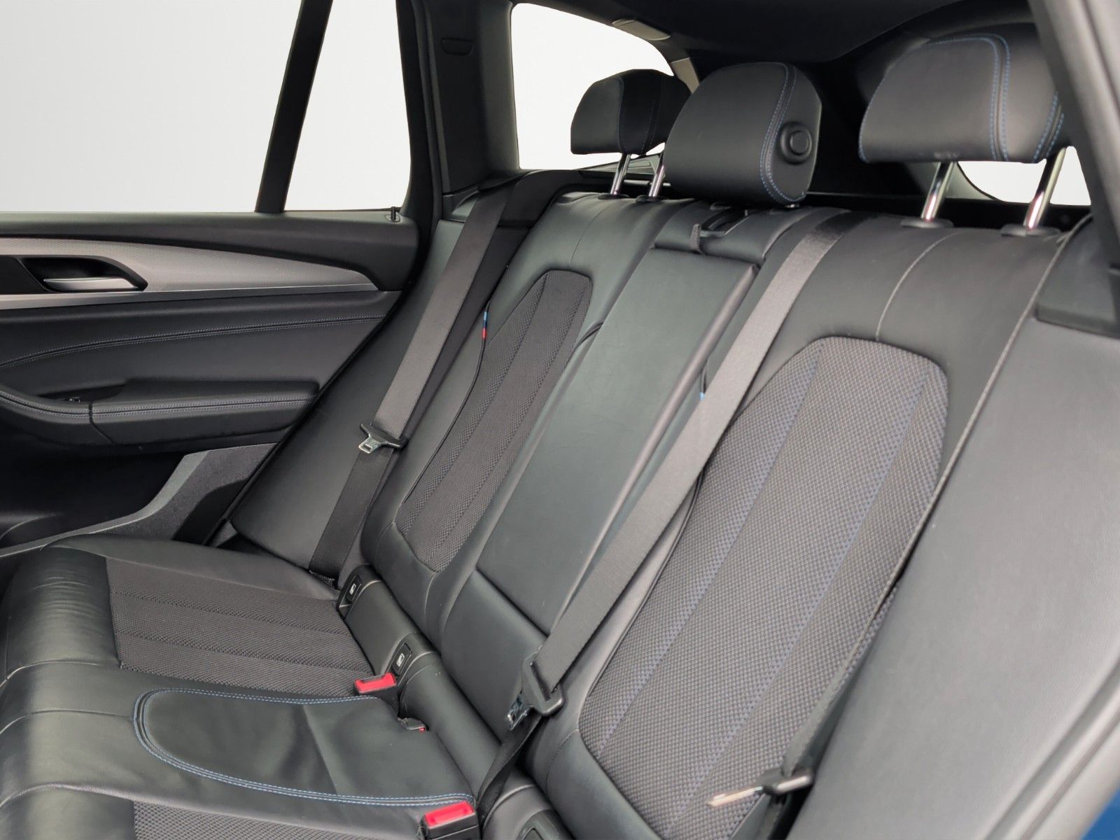 Fahrzeugabbildung BMW X3 30D XDRIVE M SPORT SHADOW AHK 20" LED LEDER