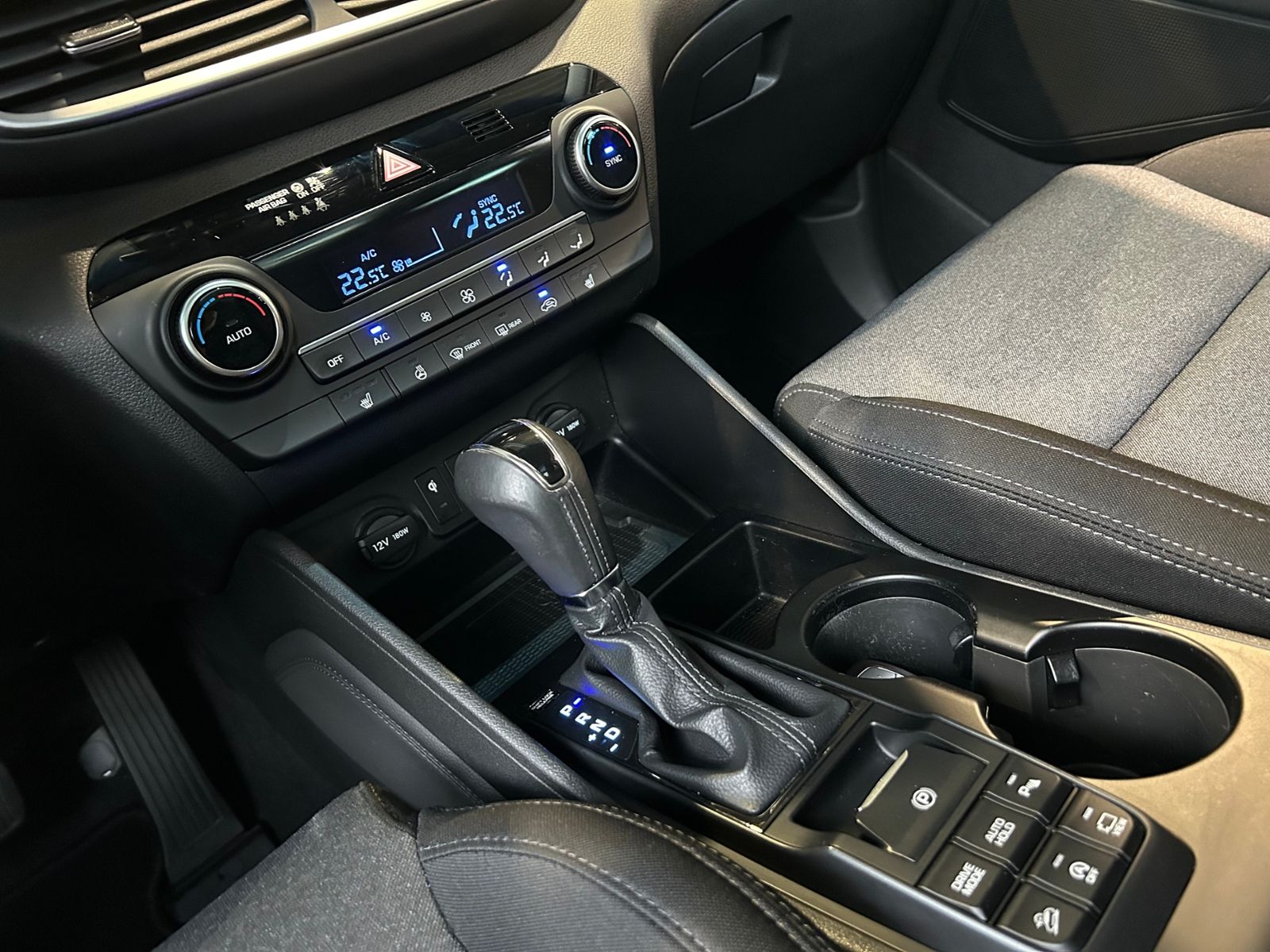 Fahrzeugabbildung Hyundai TUCSON Premium 4WD PANO AHK LED NAVI