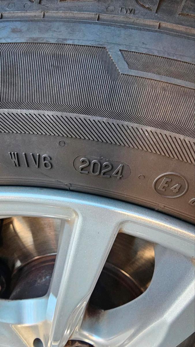 BMW 318 2009 — photo 9