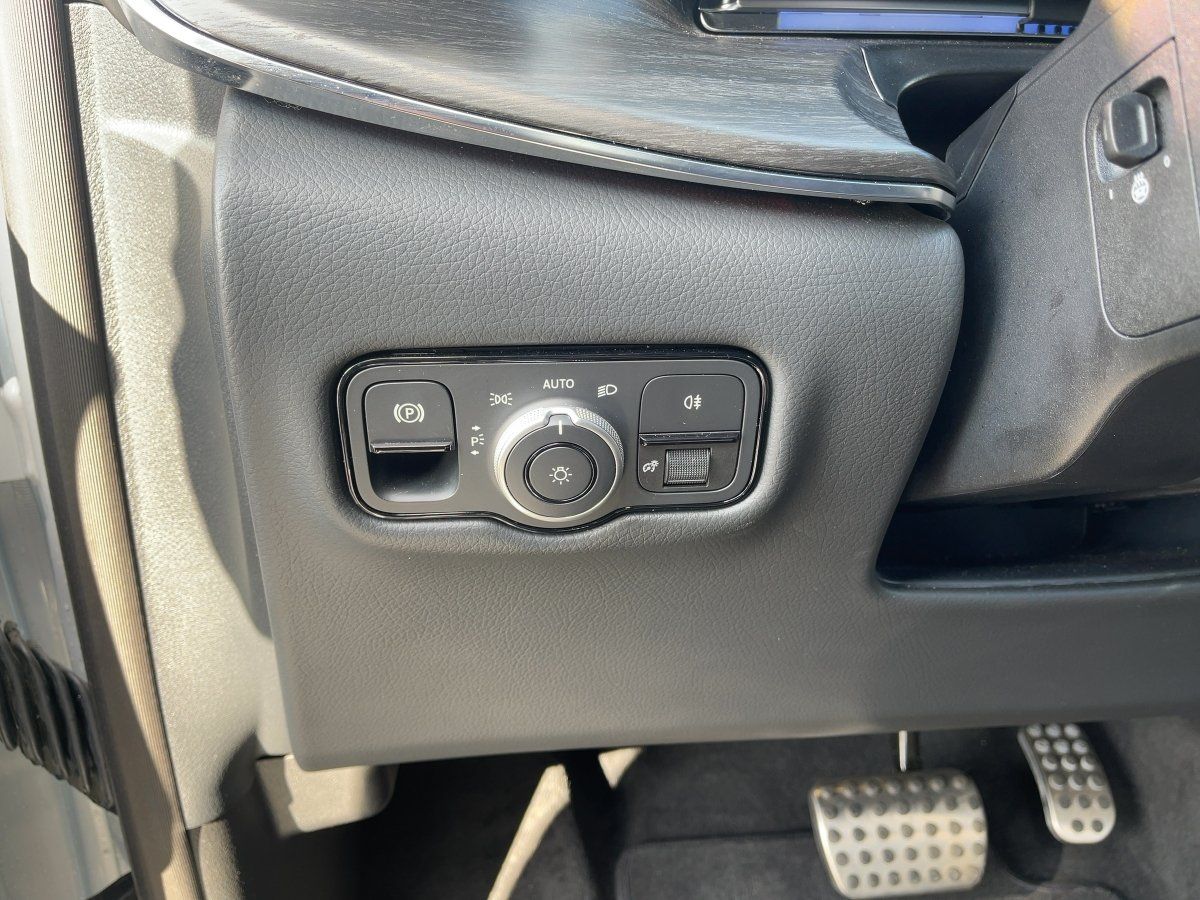 Fahrzeugabbildung Mercedes-Benz V 250 d lang Multibeam/Distronic/360°/AHK