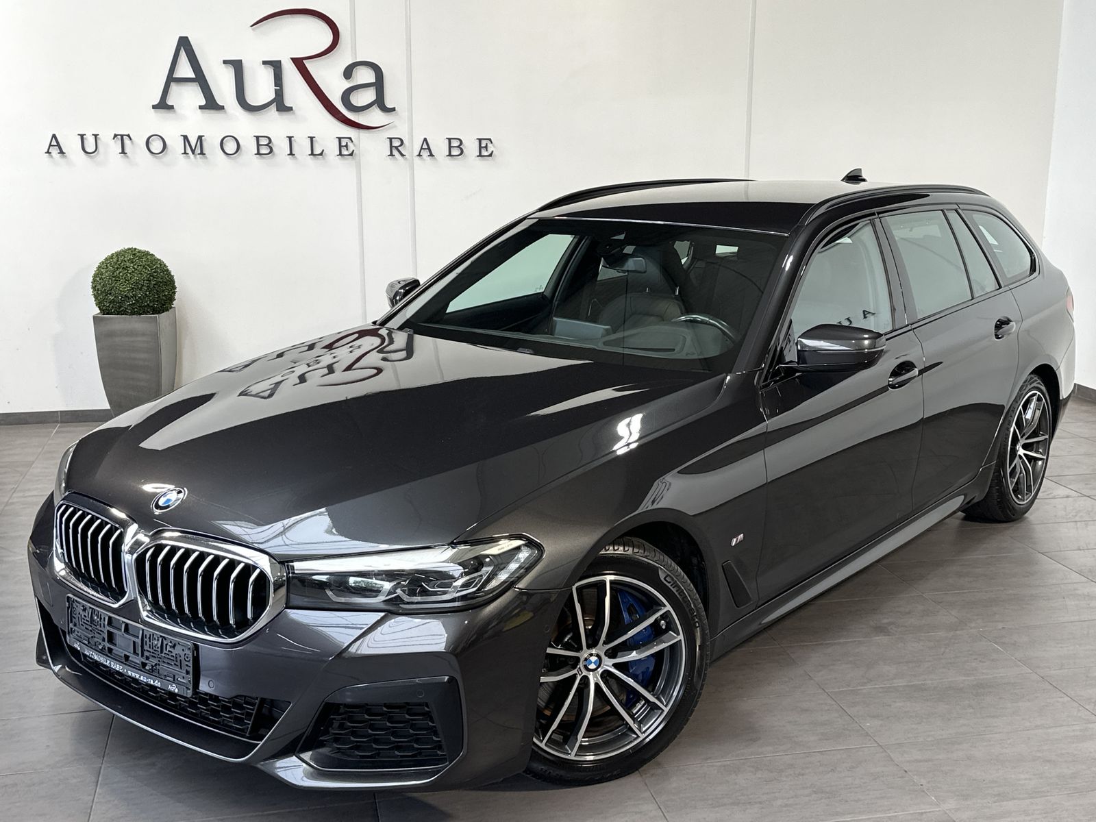 Fahrzeugabbildung BMW 540i Touring xDrive M-Sport NAV+LED+HEAD-UP+KAM