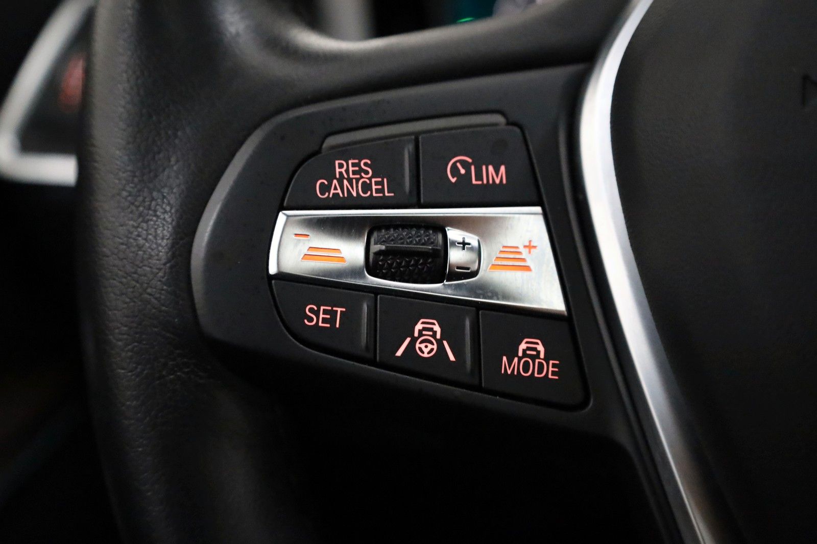 Fahrzeugabbildung BMW 330dA xDrive Luxury Line Leder,Navi,LED,SH,SD