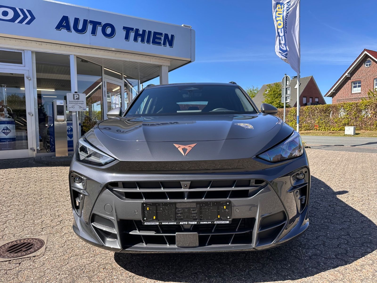 Fahrzeugabbildung CUPRA Terramar 1.5 eTSI DSG ACC/Navi/Sound/Memory/360°