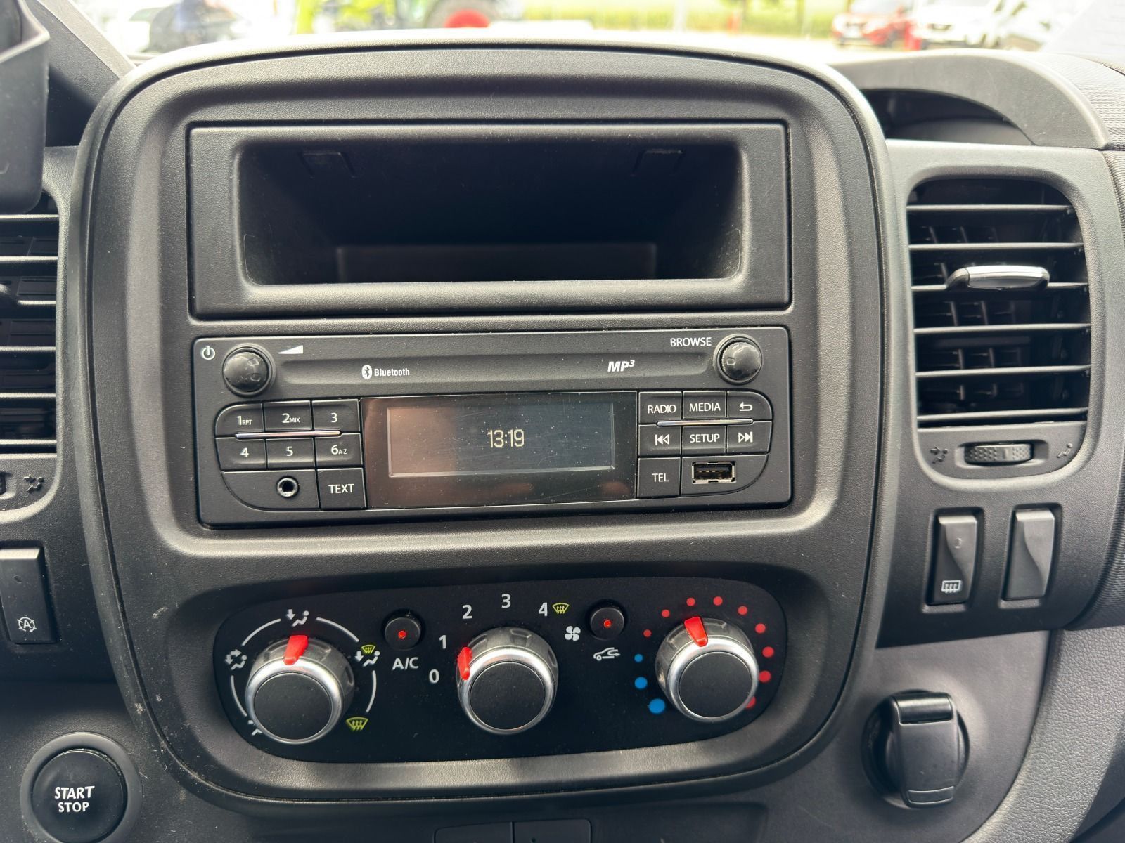 Fahrzeugabbildung Nissan NV300 2,7t dCi 120 DPF L1H1 COMFORT