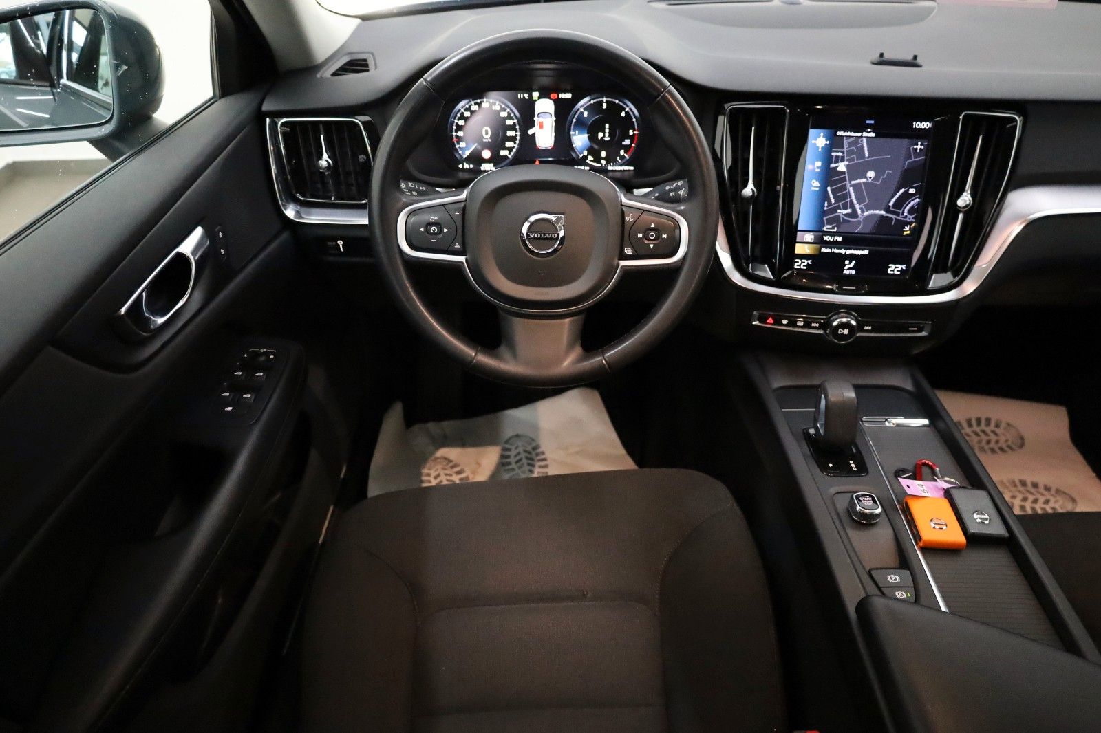 Fahrzeugabbildung Volvo V60 B4 D Momentum Core, Navi,LED,Carplay,DAB