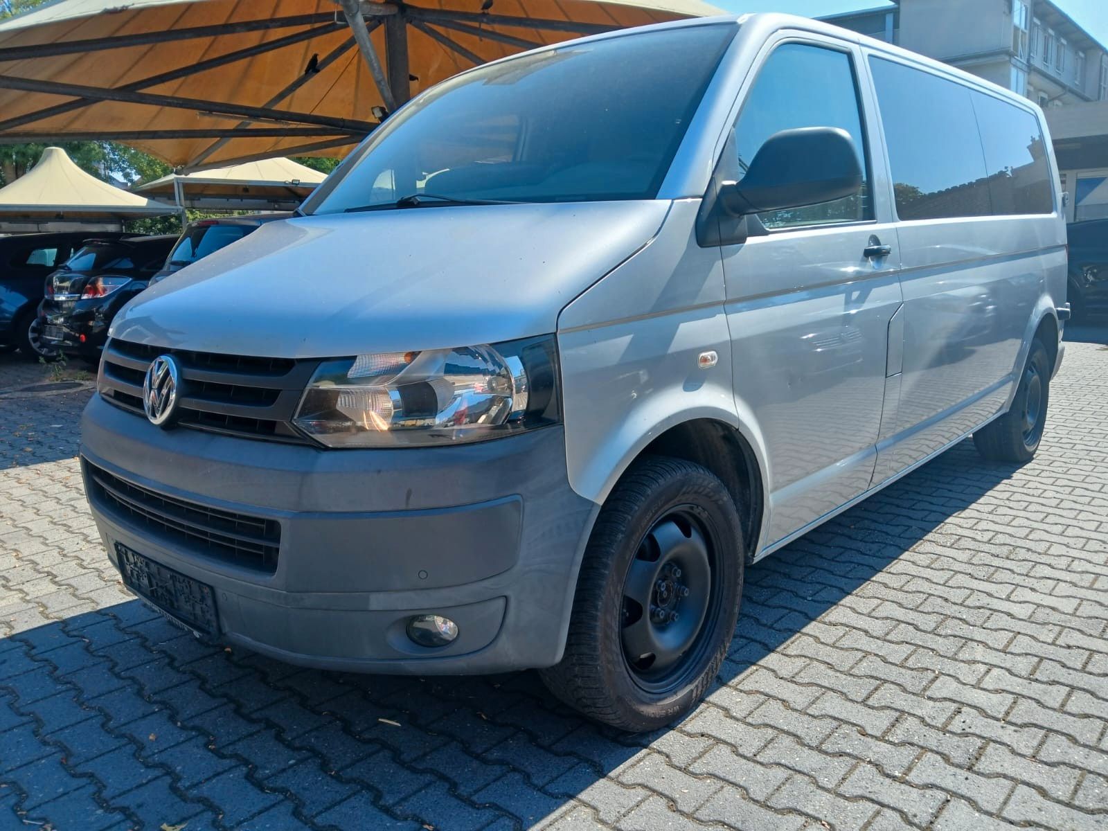 Volkswagen Volkswagen T5 LANG 8 SITZER HU NEU 7/28 INSPEKT NE