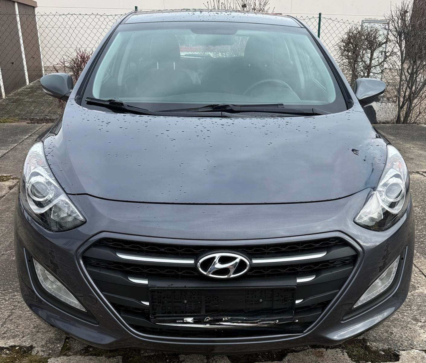 Hyundai i30 Diesel/Navi/Kamera/W+S Reifen