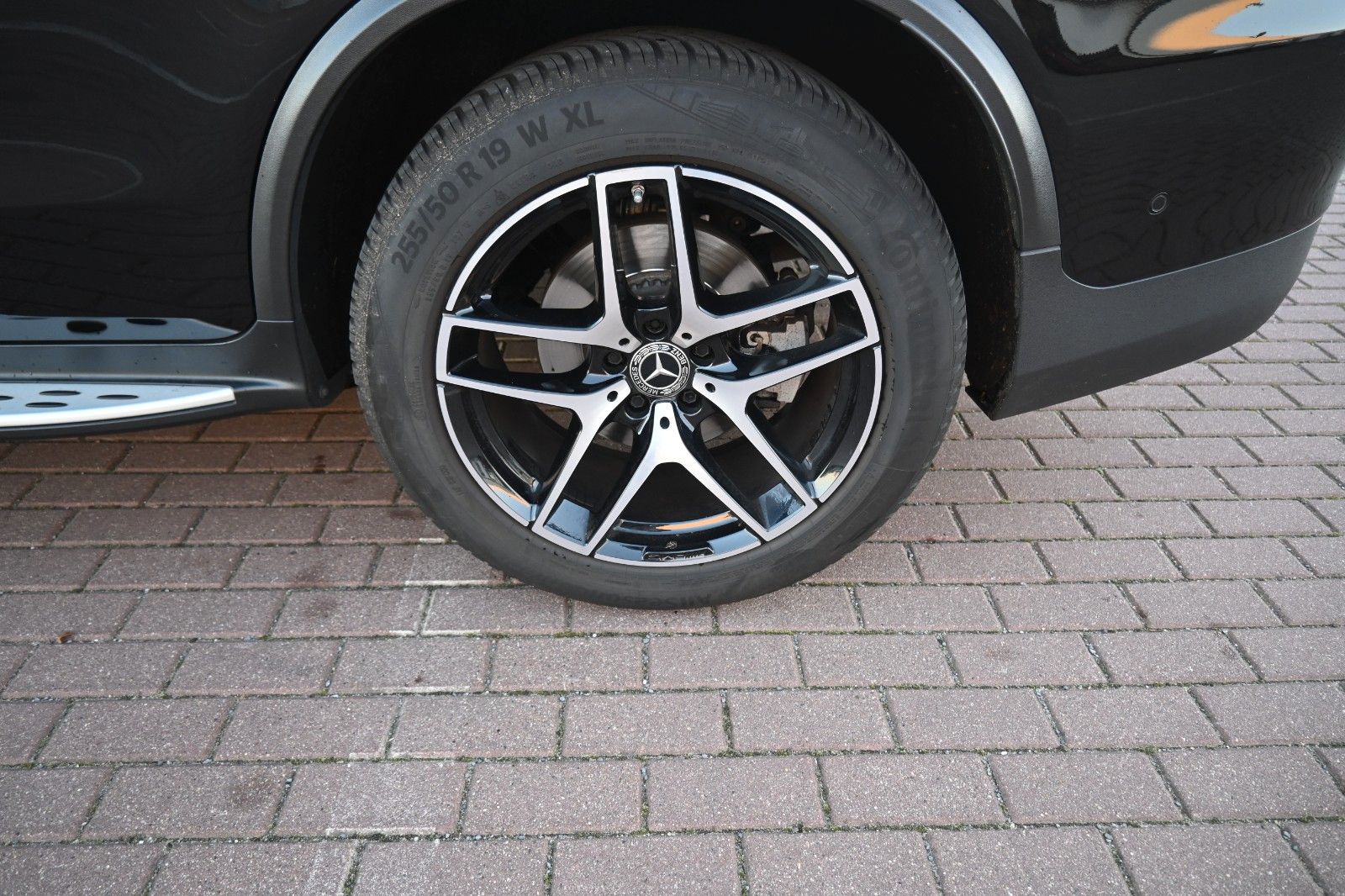 Fahrzeugabbildung Mercedes-Benz GLC 300 GLC Coupe 4Matic*AMG Line*LED*