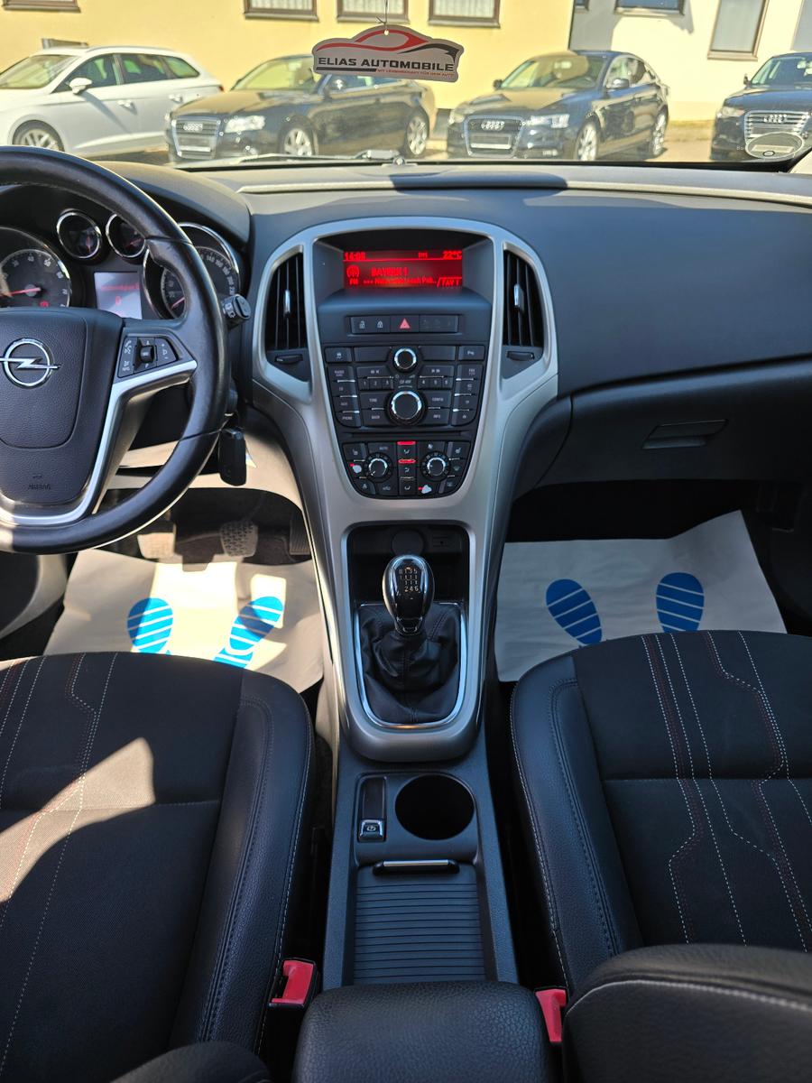 Opel Astra 2012 — photo 17