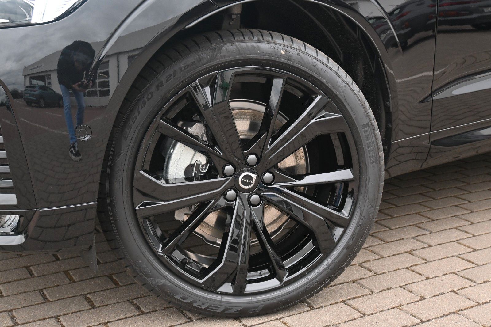 Fahrzeugabbildung Volvo XC60 B5 AWD Ultra Black Edition*360*LUFT*ACC*AHK