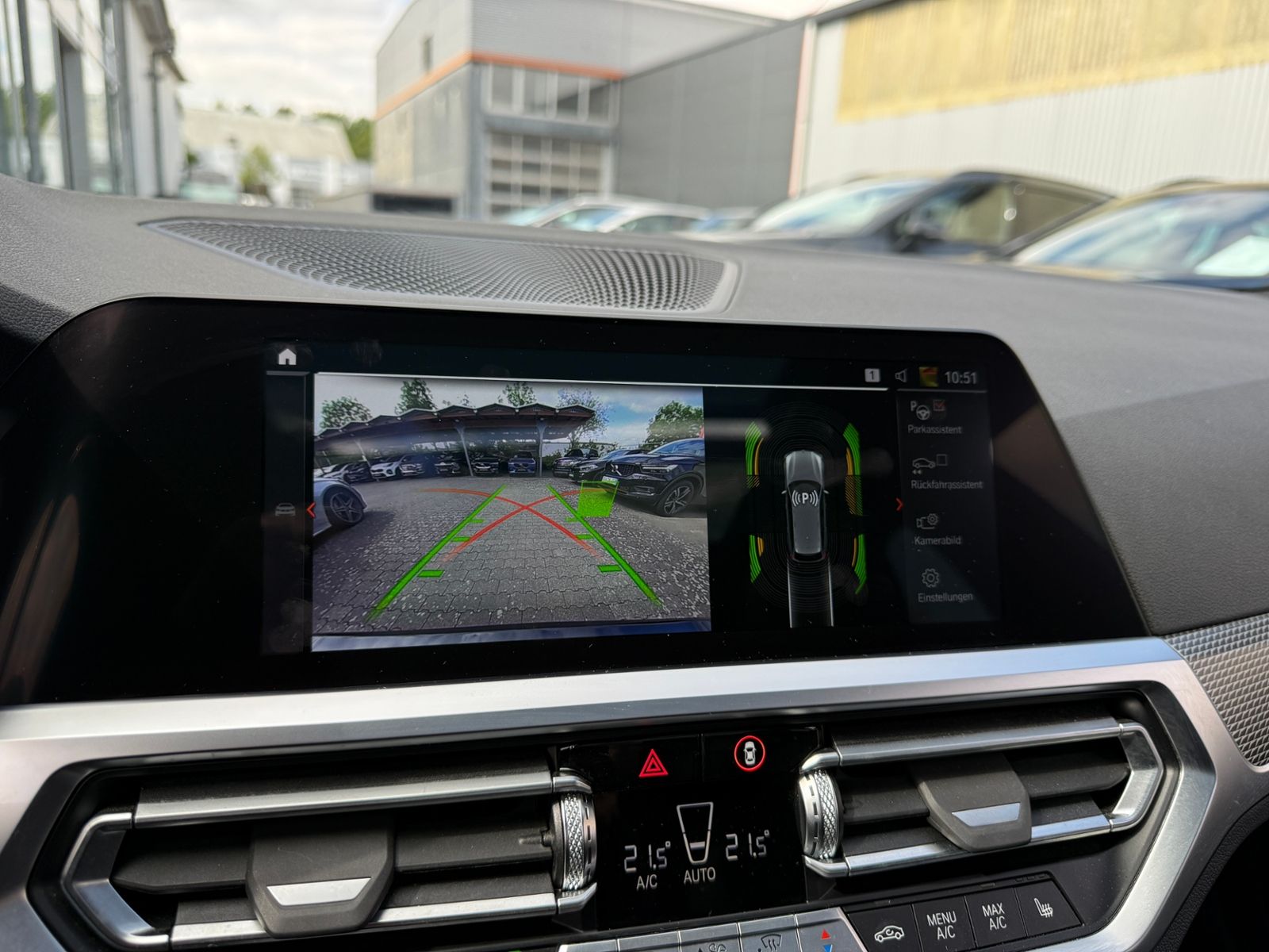 Fahrzeugabbildung BMW 320d xDrive M Sport PANO KAM LED