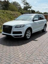 Audi Q7 S-line 7sitzer - Audi Q7 aus 2012 mit Diesel-Antrieb