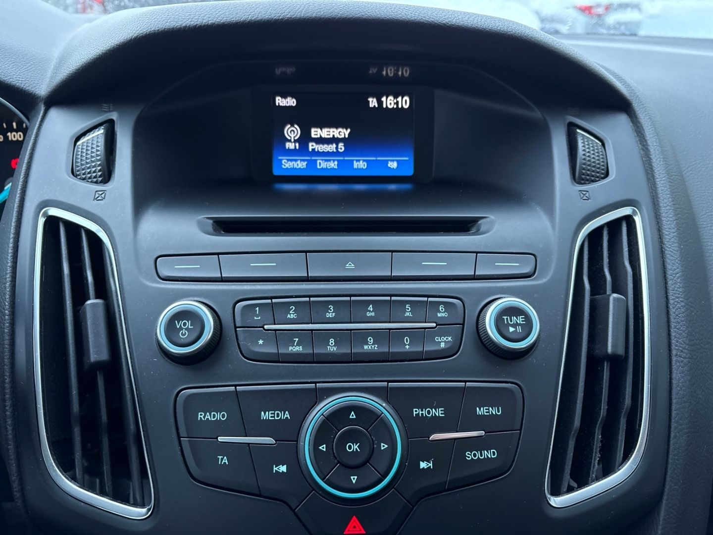 Fahrzeugabbildung Ford Focus PDC Klima Tempomat neuer Zahnriemen