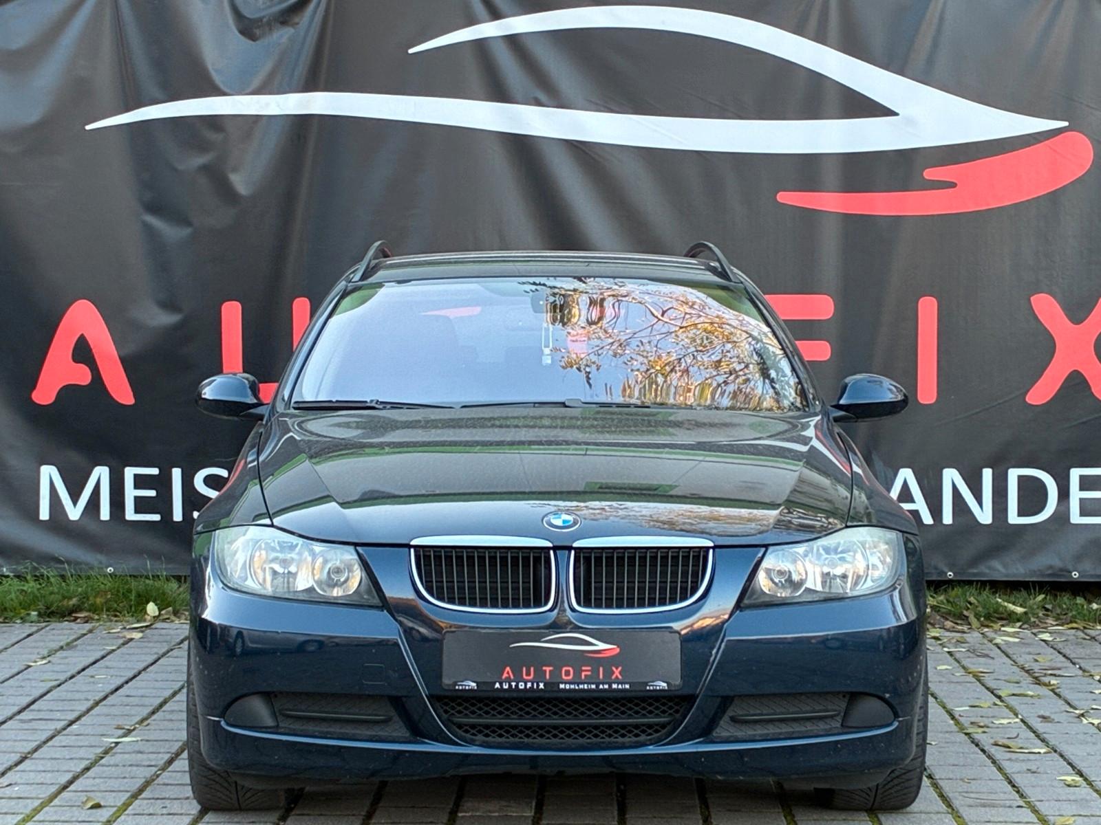 BMW 318 2008 — rear view