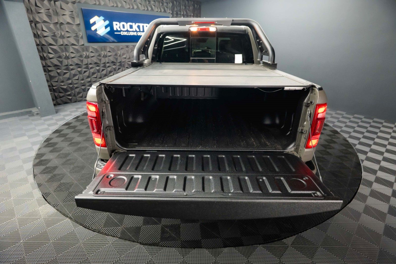 Fahrzeugabbildung Dodge RAM 5.7 V8 HEMI 4x4 OFFROAD Night LARAMIE RAPTOR