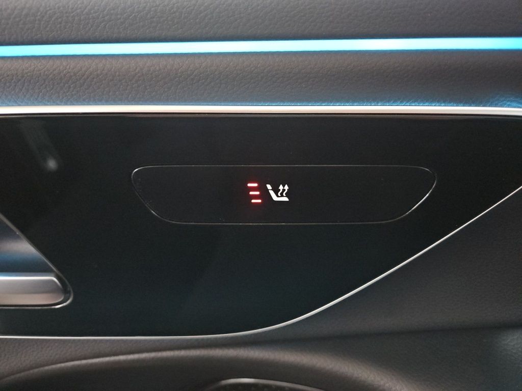 Fahrzeugabbildung Mercedes-Benz E 220 dT Avantg. Totwi. AHK ACC LED Ambie. Navi