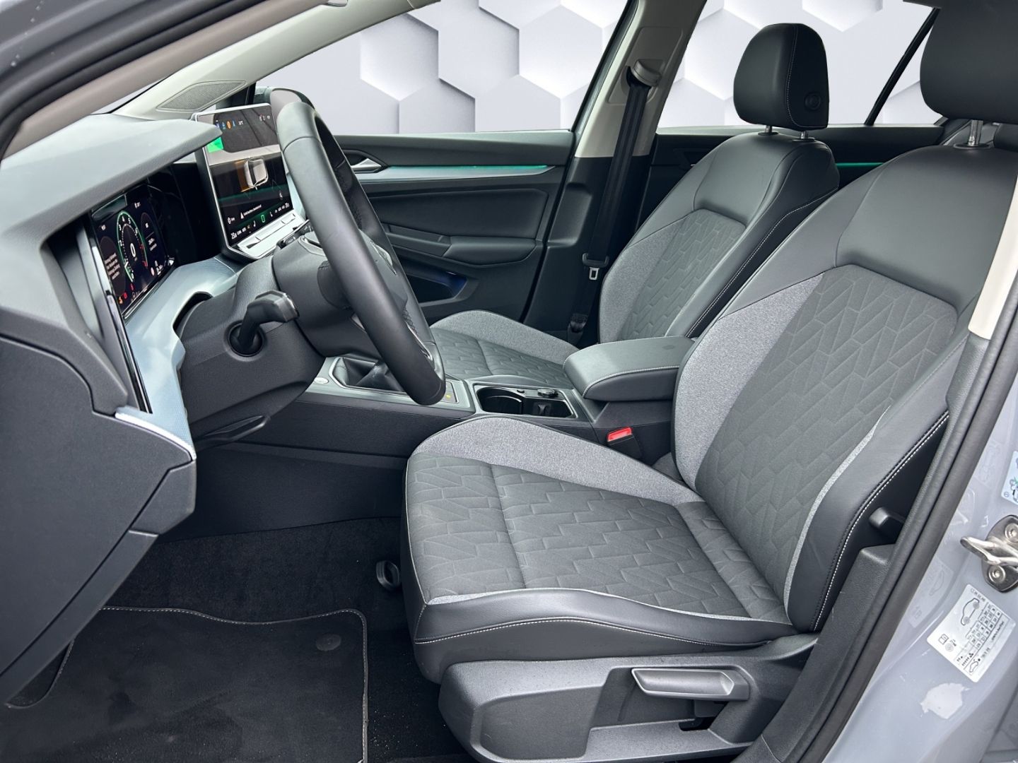 Golf VIII 1.5 TSI Schalter 85kW LED AHZV App-Con