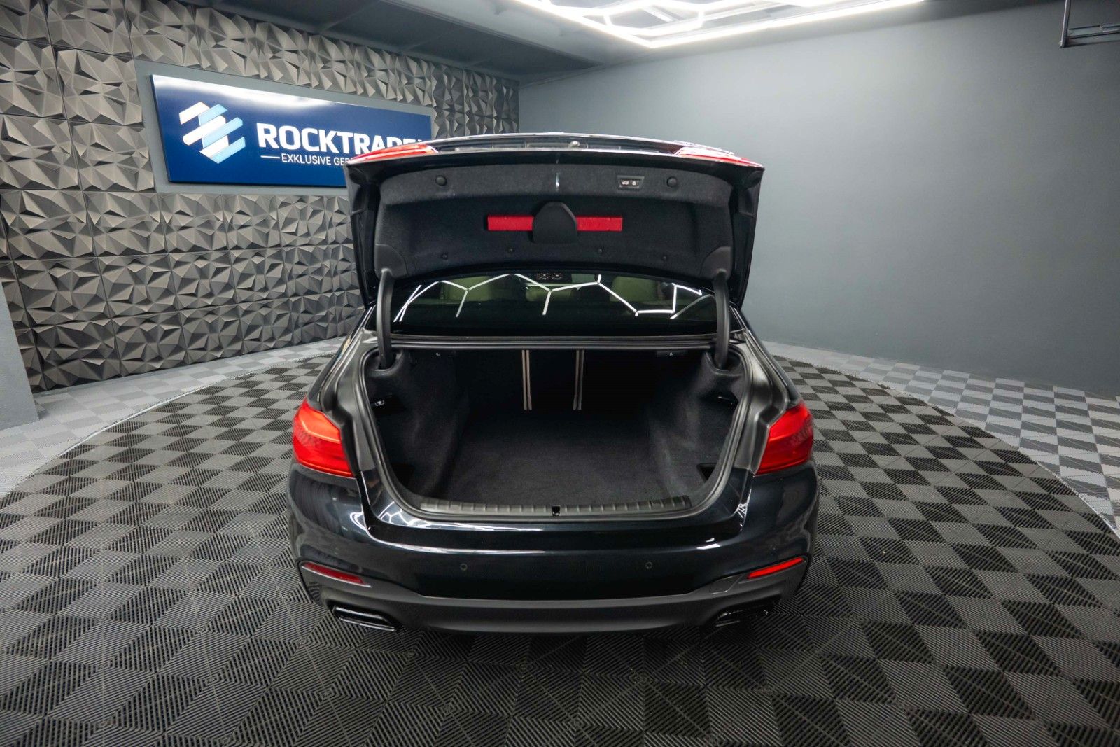Fahrzeugabbildung BMW M550i xDrive Shadow Line | ACC | Massage | LED