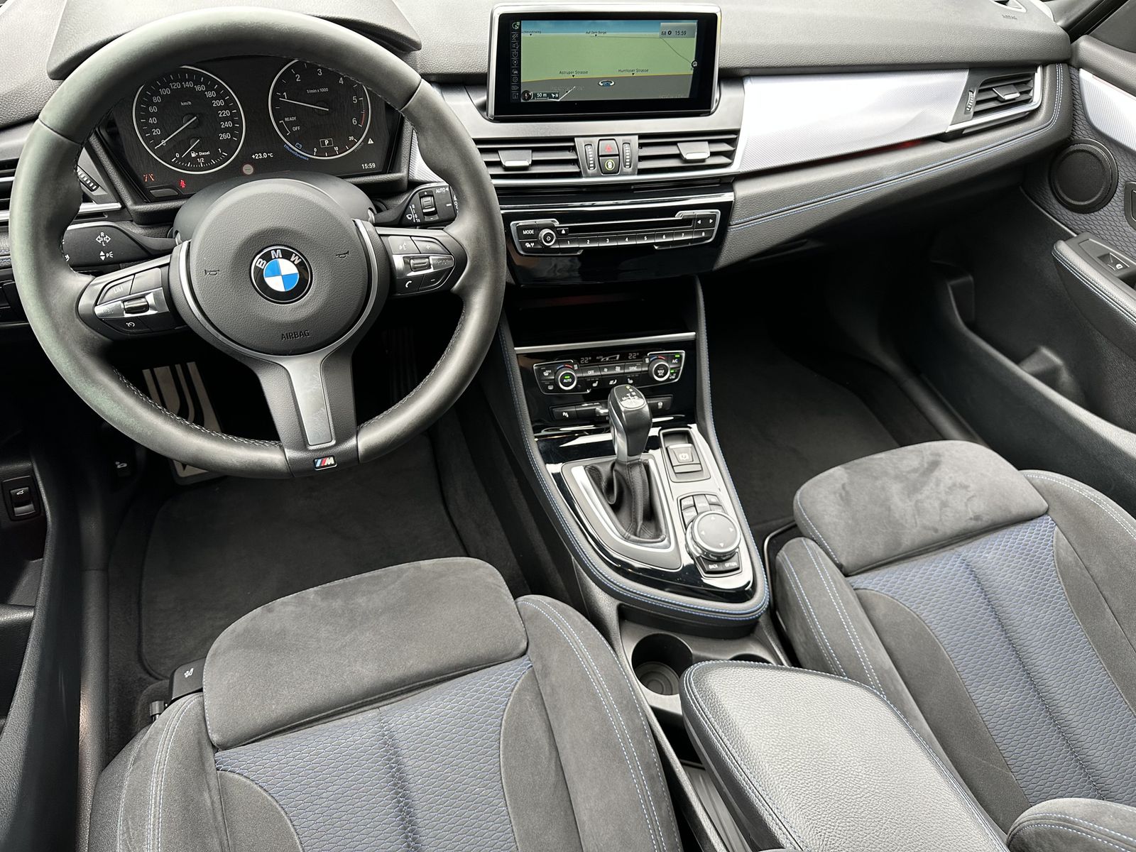 Fahrzeugabbildung BMW 220d Gran Tourer M-Sport NAV+LED+AHK+PANO+HIFI