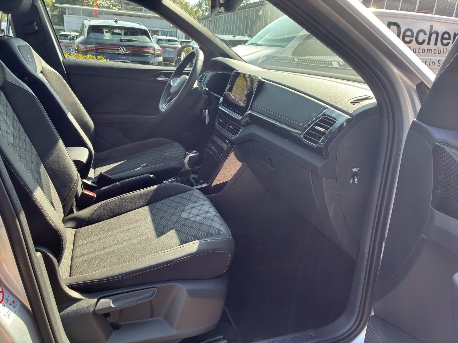 Fahrzeugabbildung Volkswagen T-Cross R-LINE 1.5 TSI.DSG.RF-Kamera.SH.Navi.LED