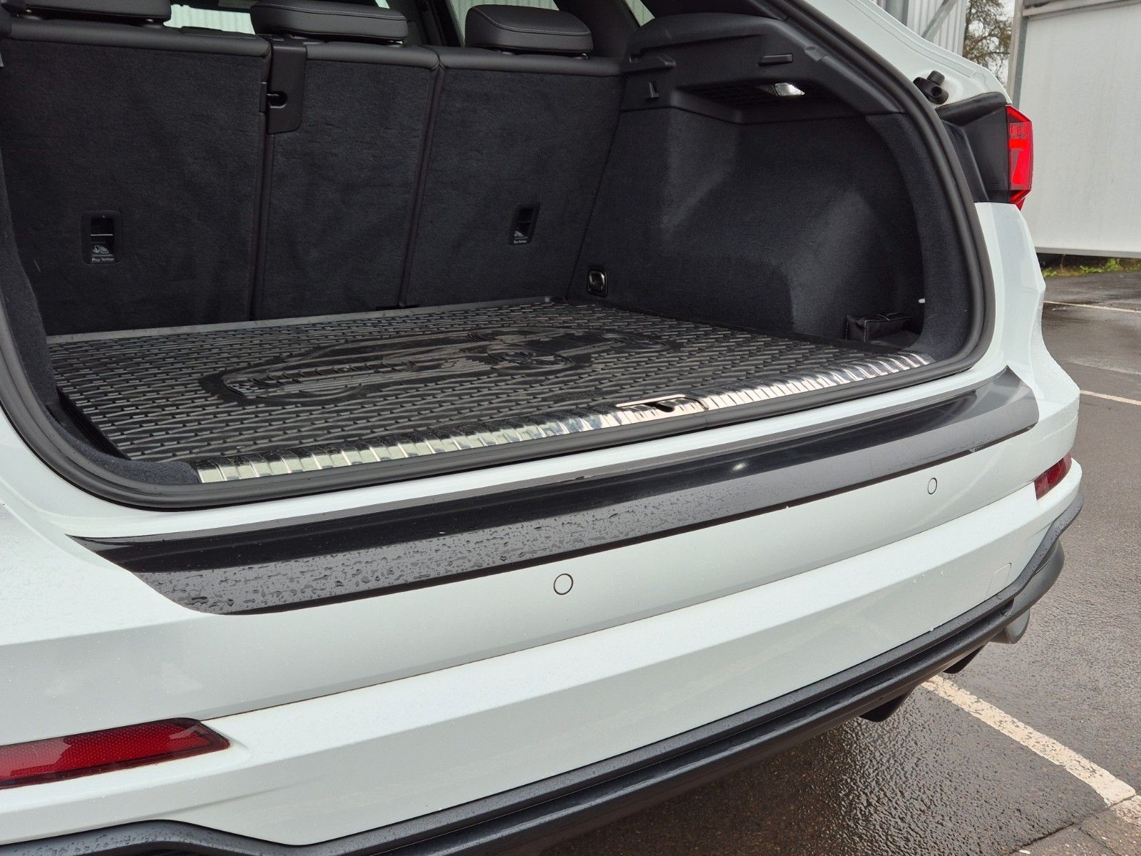 Fahrzeugabbildung Audi Q3 35 TFSI S LINE S TRONIC PANO TOTW ALLW LED