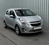 Chevrolet Spark LS 4-Türer 8xBereift Klima Tüv+Insp Neu - silberne Chevrolet Spark