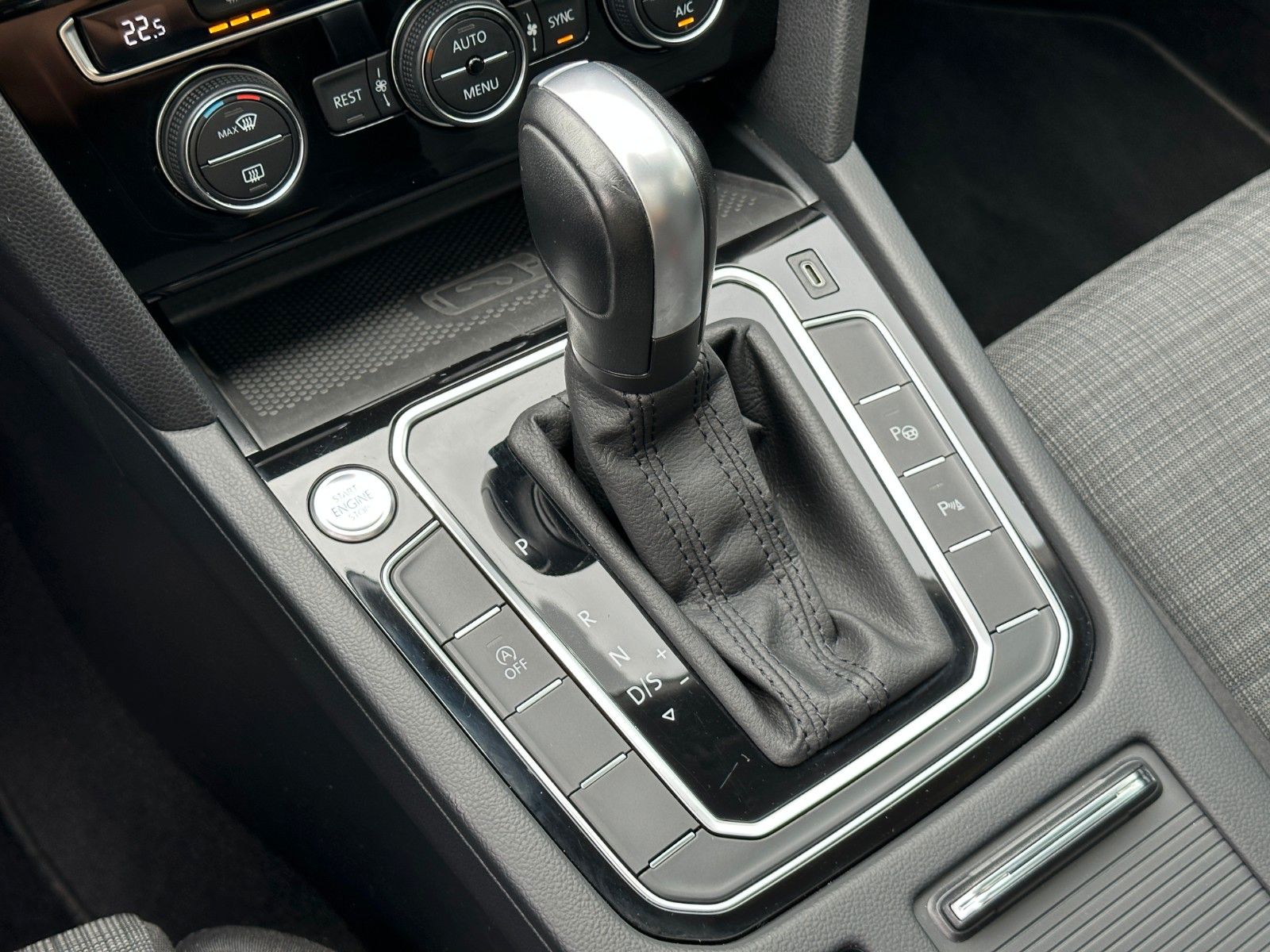 Fahrzeugabbildung Volkswagen Passat 2.0 TDI 4M*R-Line*Massage*Pano*ACC*Keyl*