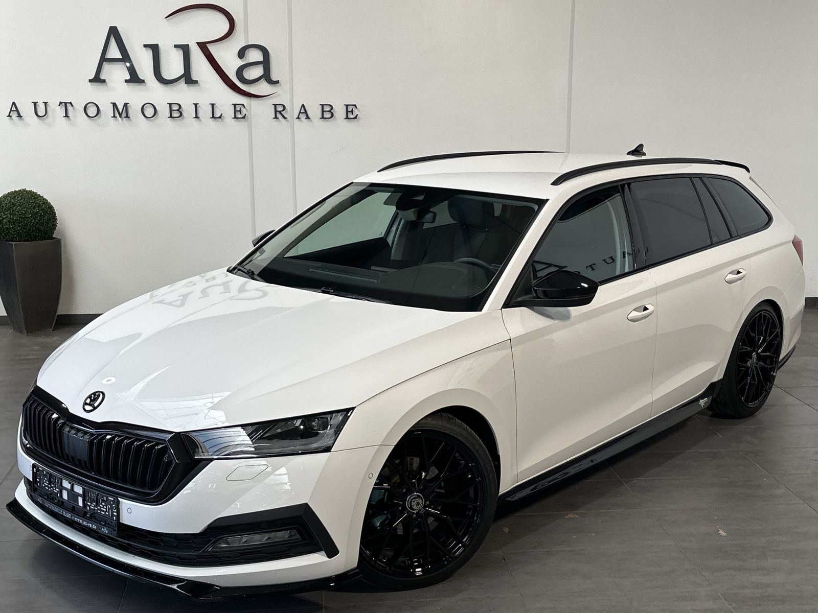 Fahrzeugabbildung SKODA Octavia Combi 1.5 TSI NAV+LED+SHZ+CANTON+VCOCK+D