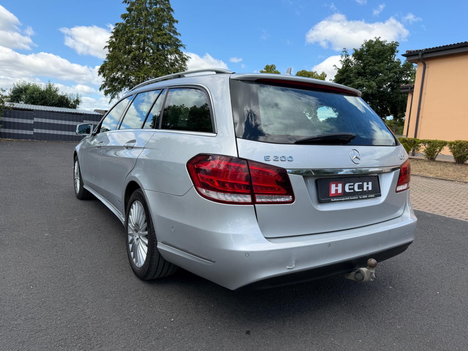 Mercedes-Benz E200 2013 — photo 10